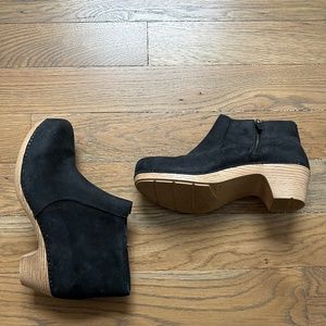 Dansko black leather ankle clog boot size 8